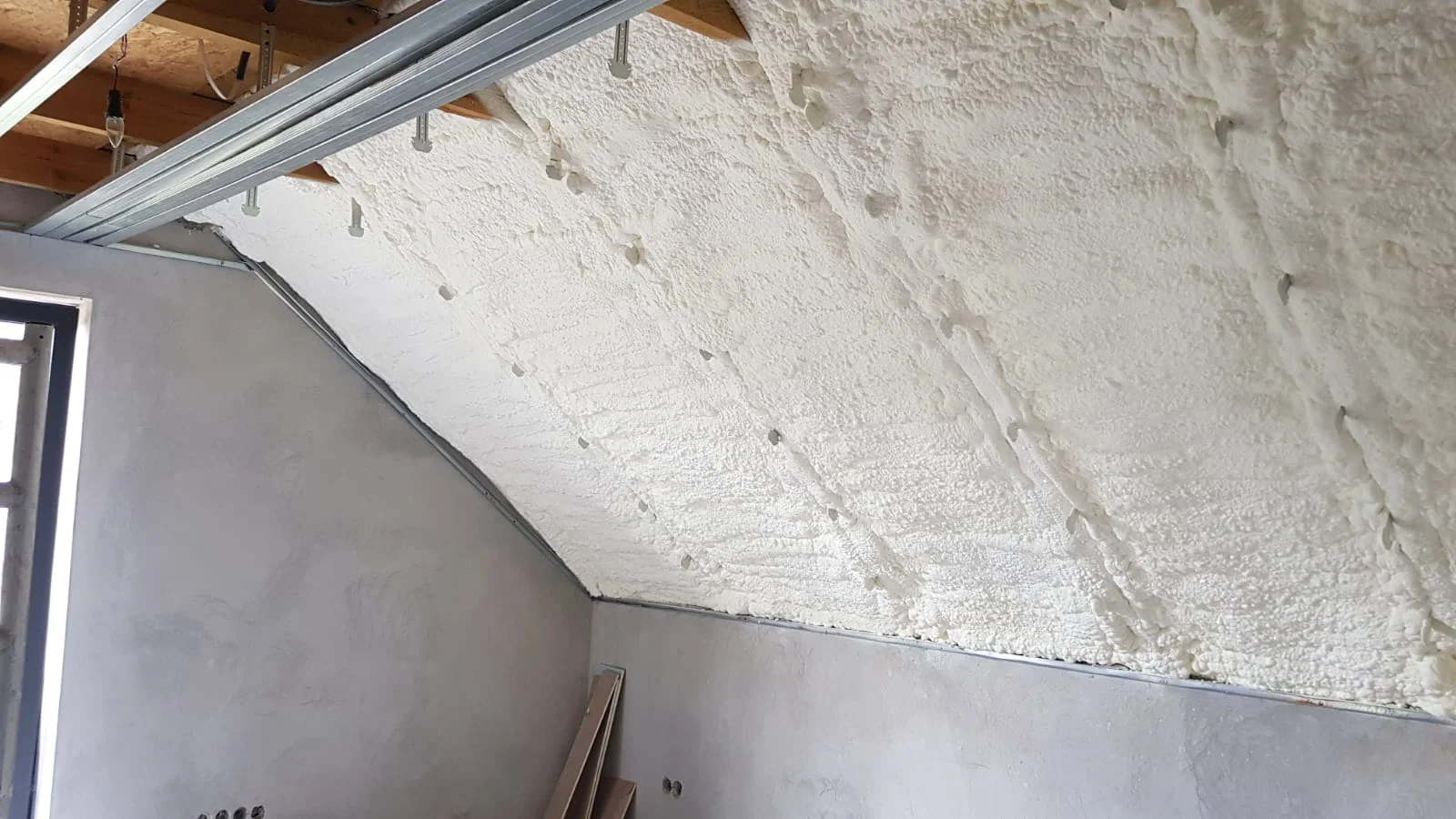 Ile kosztuje m2 piany PUR? Cennik Izolacji 2026